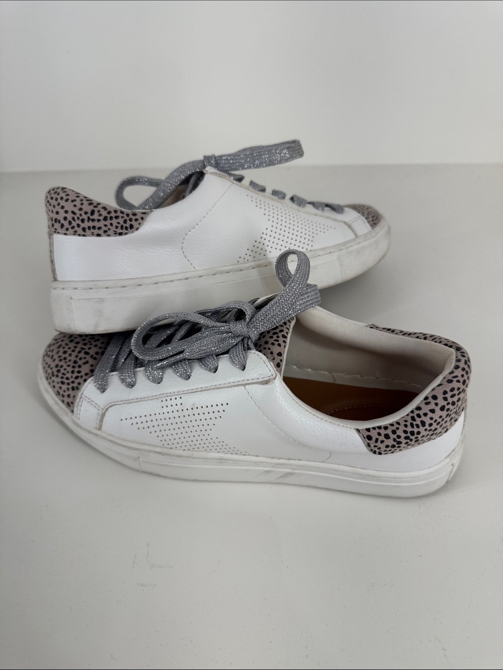Universal Thread shoes